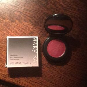 Mary Kay Cream Cranberry Blush with imperfection